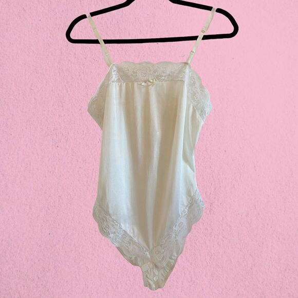 Vintage white lacy bodysuit - Picture 3 of 14